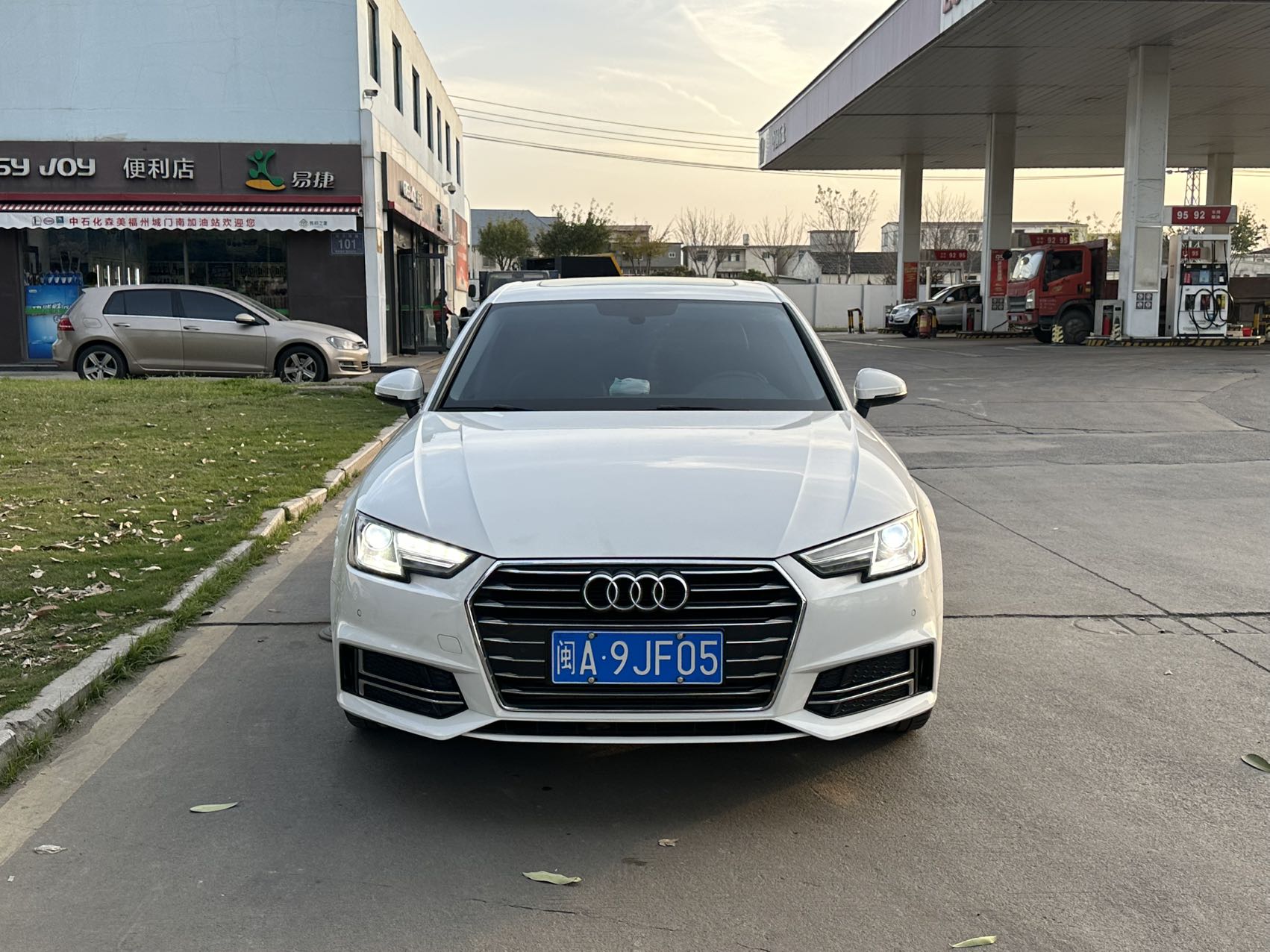 奥迪 18年奥迪A4L 40时尚 12w公里